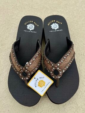 Yellow Box Naseeba Leather Flip Flops NWT, Size 9